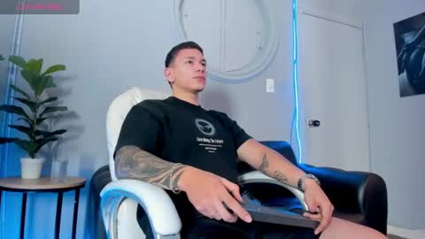 Snapshot of thomas_moon_ chatting on July 13, 2026, 1:58 pm Thomas online show from July 13, 2026, 1:58 pm