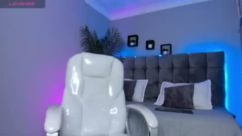Snapshot of thomas_moon_ chatting on July 14, 2026, 12:33 pm Thomas online show from July 14, 2026, 12:33 pm