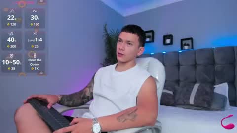Snapshot of thomas_moon_ chatting on July 17, 2026, 1:51 pm Thomas online show from July 17, 2026, 1:51 pm