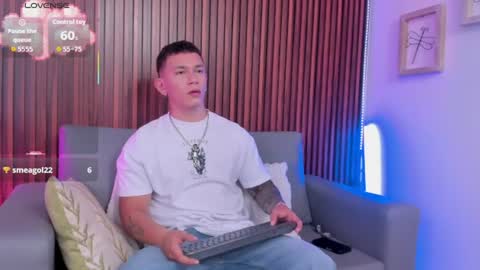 Snapshot of thomas_moon_ chatting on July 19, 2026, 2:04 am Thomas online show from July 19, 2026, 2:04 am