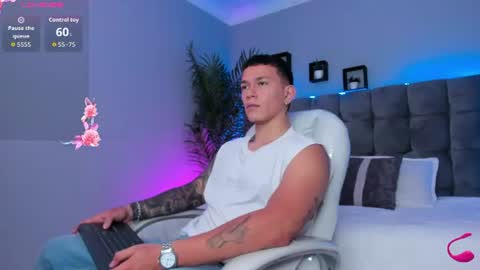 Snapshot of thomas_moon_ chatting on July 24, 2026, 2:04 pm Thomas online show from July 24, 2026, 2:04 pm