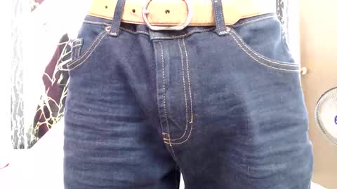Snapshot of thomas_neuman chatting on May 22, 2026, 11:10 pm Thomas online show from May 22, 2026, 11:10 pm