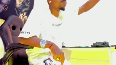 Snapshot of thomas_shelbys chatting on February 23, 2025, 3:24 am Thomas online show from February 23, 2025, 3:24 am