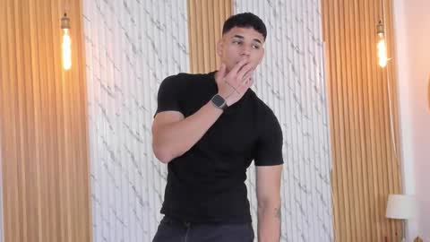 Snapshot of thomas_walker0 chatting on October 17, 2025, 11:35 am Thomas online show from October 17, 2025, 11:35 am