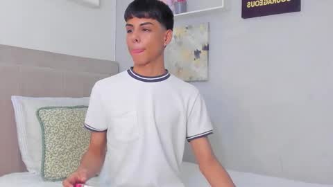 Snapshot of thomas_wild chatting on February 3, 2026, 6:22 am Thomas online show from February 3, 2026, 6:22 am