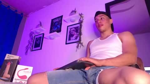 Snapshot of thomsevery_ chatting on January 3, 2025, 3:05 am Thoms Every online show from January 3, 2025, 3:05 am