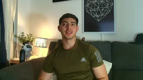 Snapshot of thomylov chatting on June 4, 2026, 4:40 am thomylov online show from June 4, 2026, 4:40 am