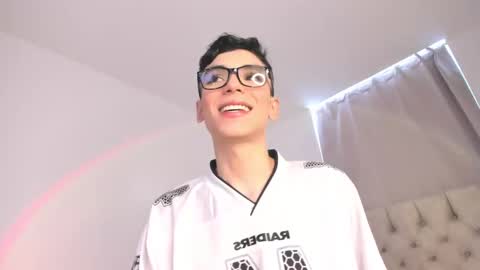 Snapshot of thomythompson chatting on September 13, 2025, 2:50 pm Thomy T online show from September 13, 2025, 2:50 pm