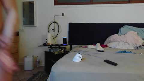 ThongMuscle online show from January 2, 2025, 1:08 pm