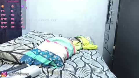 Snapshot of thonyxxx_ chatting on September 17, 2025, 5:20 am thonyxxx_ online show from September 17, 2025, 5:20 am