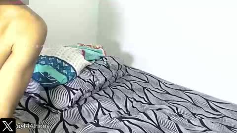 thonyxxx_ online show from March 18, 2026, 6:05 am