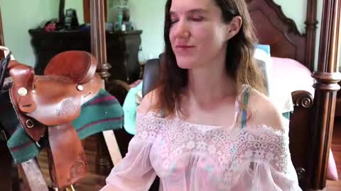 ThornburyRose online show from April 26, 2026, 3:53 pm