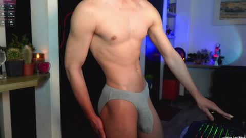 Snapshot of thoroughbredxx chatting on April 14, 2026, 3:51 pm L e a n d e r 25OFF ON MY OF online show from April 14, 2026, 3:51 pm