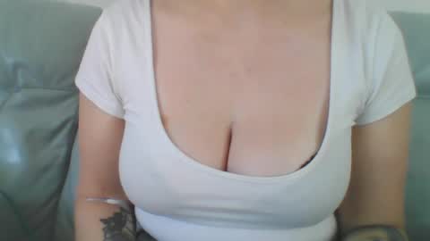 Snapshot of thrillho89 chatting on July 27, 2026, 3:02 am thrillho89 online show from July 27, 2026, 3:02 am