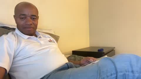 Snapshot of throbbingxxx chatting on October 16, 2025, 12:11 am austin xzandros online show from October 16, 2025, 12:11 am