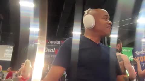 Snapshot of throbbingxxx chatting on October 25, 2025, 6:13 pm austin xzandros online show from October 25, 2025, 6:13 pm