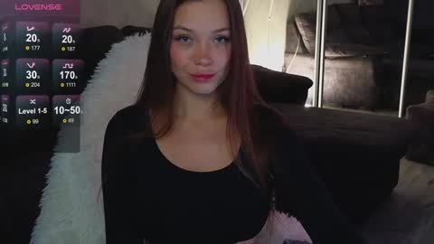 tia__moon online show from November 15, 2025, 6:04 pm