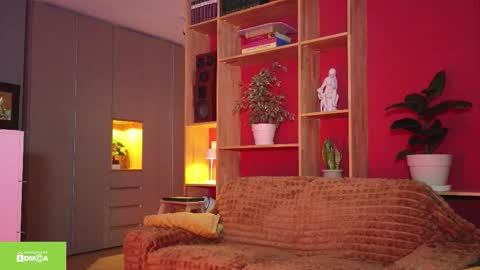 tia_j online show from December 13, 2025, 7:42 pm