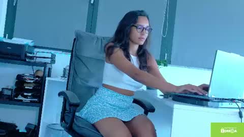 Snapshot of tia_j chatting on June 26, 2026, 3:27 pm tia_j online show from June 26, 2026, 3:27 pm