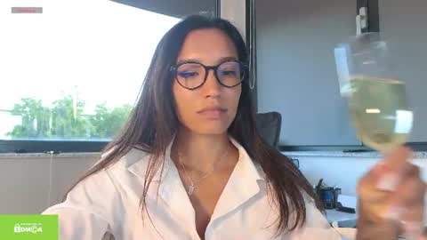 Snapshot of tia_j chatting on July 13, 2026, 4:43 pm tia_j online show from July 13, 2026, 4:43 pm