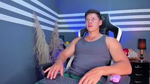 Snapshot of tiago_goez chatting on March 5, 2025, 12:59 am santiago online show from March 5, 2025, 12:59 am