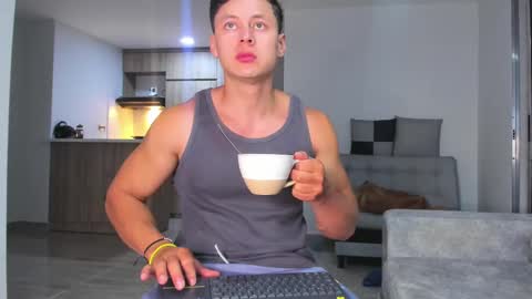 Snapshot of tiago_goez chatting on September 25, 2025, 11:52 pm santiago online show from September 25, 2025, 11:52 pm