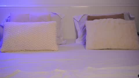 Anna online show from March 10, 2026, 7:41 pm