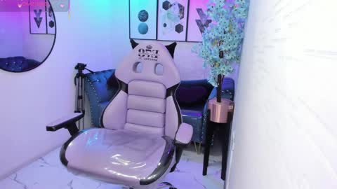 Snapshot of tiara_r chatting on June 5, 2026, 6:52 am Tiara online show from June 5, 2026, 6:52 am