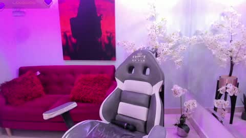 Snapshot of tiara_r chatting on June 17, 2026, 12:24 am Tiara online show from June 17, 2026, 12:24 am