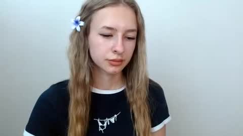 Snapshot of tiarasmile chatting on June 30, 2026, 12:06 pm Tiara online show from June 30, 2026, 12:06 pm