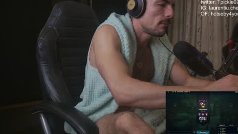 Snapshot of tickle_my_pickle07 chatting on December 2, 2024, 4:42 pm tickle_my_pickle07 online show from December 2, 2024, 4:42 pm