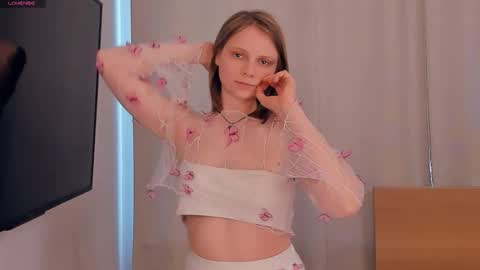 Lily online show from March 4, 2026, 8:42 am