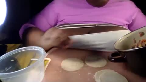 Snapshot of tierrahenri chatting on February 14, 2025, 1:02 am Tierra Henri online show from February 14, 2025, 1:02 am