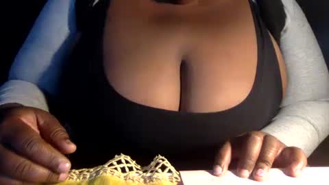 Snapshot of tierrahenri chatting on March 9, 2025, 3:05 pm Tierra Henri online show from March 9, 2025, 3:05 pm