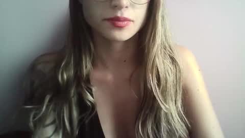 Tifanny online show from September 11, 2025, 10:32 pm