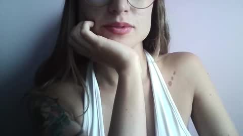 Tifanny online show from December 16, 2025, 2:00 pm