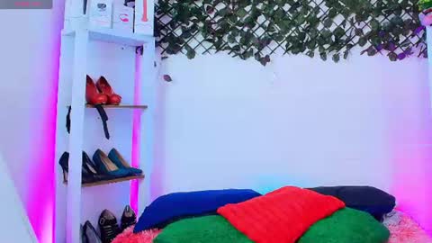 Tifanny Nails  online show from June 9, 2026, 6:19 pm