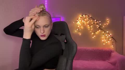 Snapshot of tiffany2005 chatting on November 25, 2025, 9:31 am Amira online show from November 25, 2025, 9:31 am