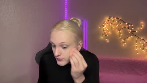 Snapshot of tiffany2005 chatting on November 26, 2025, 9:54 am Amira online show from November 26, 2025, 9:54 am