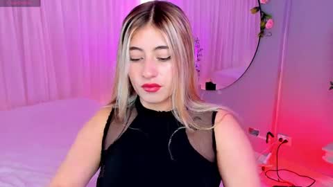 Snapshot of tiffany_beckerr chatting on April 18, 2026, 1:37 pm Tiffany Becker online show from April 18, 2026, 1:37 pm