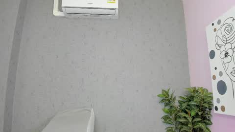 tiffany_mendez online show from May 14, 2026, 12:01 pm