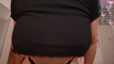 Snapshot of tiffany_sims chatting on October 19, 2025, 3:34 pm Tiffany online show from October 19, 2025, 3:34 pm