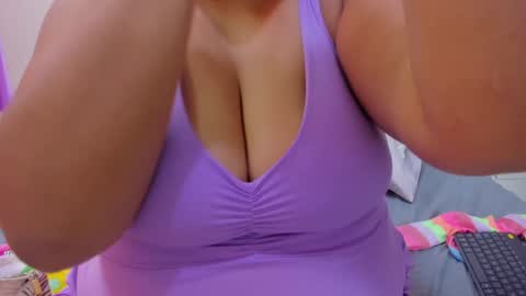 Snapshot of tiffanymiller01 chatting on December 21, 2024, 1:53 pm Tiffany Miller online show from December 21, 2024, 1:53 pm