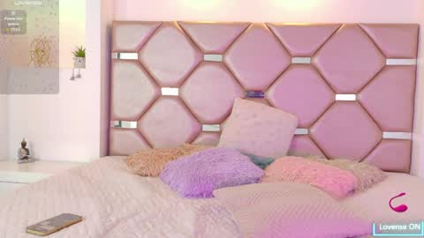 Tiffany  online show from April 28, 2026, 11:48 am