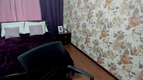 tiffanyyoun online show from October 14, 2025, 10:38 am