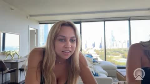 Tiffstreatsxoxo online show from September 22, 2025, 5:15 pm