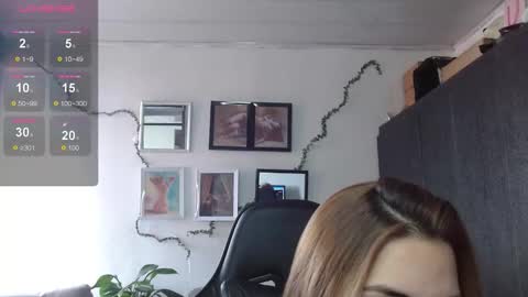 Snapshot of tiina_hz chatting on September 25, 2025, 5:49 pm Tiina hz online show from September 25, 2025, 5:49 pm