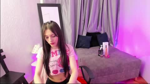 Snapshot of tiinajonus_ chatting on May 28, 2026, 4:43 am tiinajonus_ online show from May 28, 2026, 4:43 am