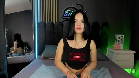 Snapshot of tiiny_fg chatting on June 1, 2026, 2:30 pm tiiny_fg online show from June 1, 2026, 2:30 pm