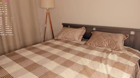 Elizabeth Elize online show from November 23, 2025, 12:38 pm